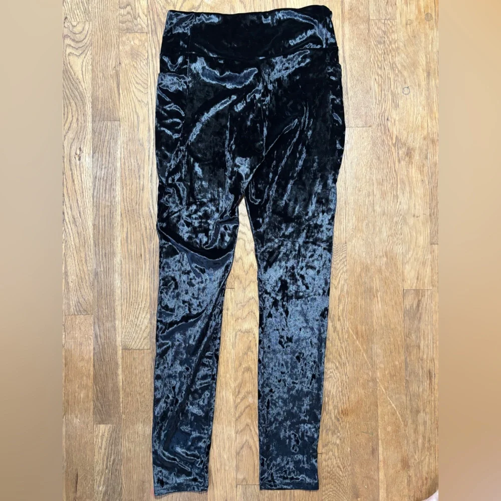 NWT Fabletics Women's Crushed Velour Crossover Leggings Black Size L Yoga - Picture 6 of 9